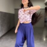 Nitanshi Goel Instagram - Shamshera is hereeeee🤩 Bolo… . #JiHuzoor #shamshera22ndJuly #shamsherasong #trending #yrf #nitanshigoel #nitanshians #happybirthdayreels