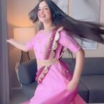 Nitanshi Goel Instagram - Comment your fav dance form & Give reason💕 . 👗 @stylemitra . #nitanshigoel #nitanshians #kathak #kathakdancer #1minmusic