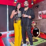 Nitanshi Goel Instagram - We learn something new from every person we meet⭐️ Something exciting coming soon with @mikasingh paaji✨ . #nitanshigoel #nitanshians #mikasingh #whattheluck Mika Singh Studio