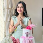 Nitanshi Goel Instagram - Sweet 16!🩷🫶🏻 🎂 @lucibellos_caffe 🧁 @tf.cakes #Sweet16 #birthdaygirl #nitanshigoel #meresapne #nitz