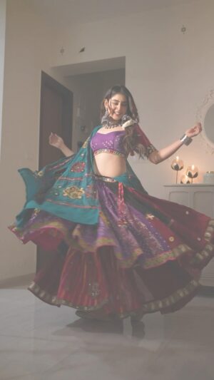 Niti Taylor Instagram - Bringing a smile to someone’s face is a gift not everyone possesses. It takes effort, love, and a big heart. Be that person who spreads joy, because in a world where it’s not easy, you can make it happen.💫♥️

🎥 @rohitgaikwadfilms 
Outfit-  @shefaliparekh_official @shefali_parekh
Stylist: @fashket_by_vrinda

#bekind #begentle #reelitfeelit #instagramreels #reelsinstagram #navratri #transitionreel #trendingreels