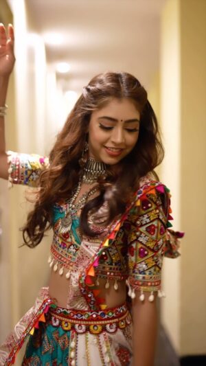 Niti Taylor Instagram - May this Navratri be a time of joyous Garba and Dandiya dances, as you gather with loved ones to celebrate the divine presence of Durga Ma during puja. May her blessings fill your life with strength, prosperity, and happiness. Happy Navratri! 🌼🙏🕉️

Looking 😍in  @iamkenferns 

#happynavratri