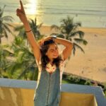 Niti Taylor Instagram - ☀️Pocket-sized sunshine for a gloomy day☀️