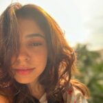 Niti Taylor Instagram - ☀️Pocket-sized sunshine for a gloomy day☀️