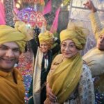 Niyati Joshi Instagram - We just know how to entertain ourselves when it comes to some Madness on set .😀 Life is all about living and enjoying these small moments . #yrkkh #yrkkhfun #goenkas #swarnaswag #actor #niyatijoshi