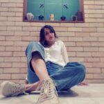 Niyati Joshi Instagram - #bluedenims #whitetop #alltimefavourite #actor #niyatijoshi
