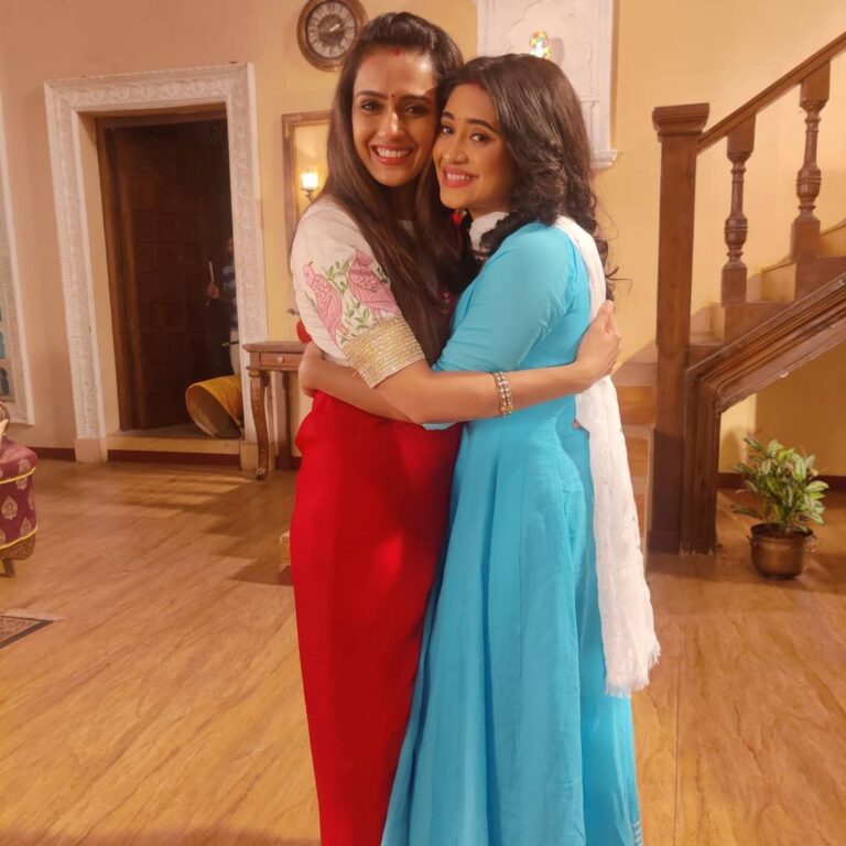 Niyati Joshi Instagram - After my last shot with shivangi , I just told her I am not giving you any send off, as I hate good byes. Just hug the way we normally do and we ended it on saying SEE YOU SOON ❤️ Today marks the end of #KAIRA AND #KAIRAT. Last couple of days we really bonded a lot , I will miss those endless chats ,our nykaa shopping conversations 😀 and many many more such things . You were always very sincere and dedicated towards your work and that is what, what's got you here today . Keep shining the way you always do and there are many more big achievements to be added in your kitty of success. All the best my Girl ! @shivangijoshi18 😘😘😘 Will Miss you (Always just a call away ) #yrkkh #hategoodbyes #bond #actor #niyatijoshi