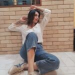 Niyati Joshi Instagram - #bluedenims #whitetop #alltimefavourite #actor #niyatijoshi