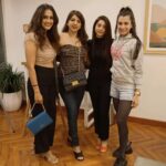 Niyati Joshi Instagram - Friday night Chaos !! #friendslikefamily #fridaynight #actor #niyatijoshi