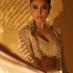 Nushrratt Bharuccha Instagram - The Golden Hour is here!! ✨✨ It’s MM’s Diwali night!! Outfit @manishmalhotraworld HMU @vardannayak @cheemabaljit2 Styled by @nidhijeswani Earrings @uncut_byaditiamin Ring @shoppaksha 📸 @miteshsphotography