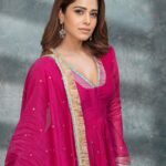 Nushrratt Bharuccha Instagram - Happy Dussehra ✨💫 Love and Light to all!! Outfit : @drzya_ridhisuri Earrings : @anaghaartsnjewels Style by : @samidha.wangnoo Style team : @ritika.kishnani @yashtikaasharmaa Make up : @vardannayak Hair by : @ashwini_hairstylist 📸 @tushil