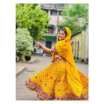 Oindrila Saha Instagram - Kudi nu nachne de🌻 📸 @soumitrishaofficial ❤️ . . . . . . #happysunday #rajarani #disguise #nipa#mithai#zeebangla