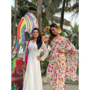 Oindrila Saha Instagram - Birthday bole noy😏😜😝....amnie🌸🌸🌻🌻💐💐💐🌹🌹🌹