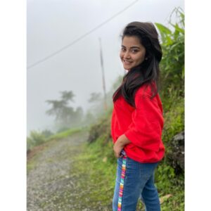 Oindrila Saha Instagram - Day 2.....
.
.
.
.
.
#travel#mountains#mountainslover#family #tour#sikkim#bonfire #dance