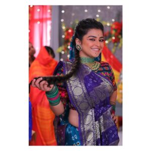 Oindrila Saha Instagram - Choli ke piche kya hain?😜