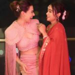 Palak Purswani Instagram - Mil liye jamna paar 😅 @manisharani002 ❤️ Outfit @vridhisomaani Styled by @stylebyniti • • • • #diwali2023 #ethnicwear #diwalioutfit #palakpurswani #manisharani #bigbossott2