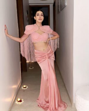 Palak Purswani Instagram - Shaam gulaabi 💓

Outfit @vridhisomaani
Styled by @stylebyniti
•
•
•
•
•
#diwali2023 #ethnicwear #indianwear #palakpurswani