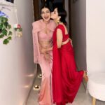 Palak Purswani Instagram - Shaam gulaabi 💓 Outfit @vridhisomaani Styled by @stylebyniti • • • • • #diwali2023 #ethnicwear #indianwear #palakpurswani