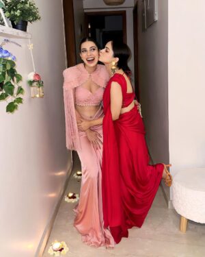 Palak Purswani Instagram - Shaam gulaabi 💓

Outfit @vridhisomaani
Styled by @stylebyniti
•
•
•
•
•
#diwali2023 #ethnicwear #indianwear #palakpurswani