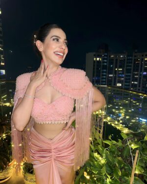 Palak Purswani Instagram - Shaam gulaabi 💓

Outfit @vridhisomaani
Styled by @stylebyniti
•
•
•
•
•
#diwali2023 #ethnicwear #indianwear #palakpurswani