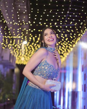 Palak Purswani Instagram - A night of glamour & glitz ✨

📸 @lsd.photography.official 
Outfit @maisolos.world
Styled by @aarshiirani
Makeup @nancypamnanimua 
Hair @makeupandhairbydisha 
•
•
•
•
#palakpurswani #diwalioutfit #ethnicwear #diwalivibes #lehenga