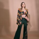 Palak Purswani Instagram - I’d wife me up too ;) Shot by @deepak_das_photography Outfit @ahiclothing Styled by @anamikajain__ Makeup @meenalvidhani Hair @makeupbyriddhikothari Location @backstage_mumbai Jewellery @zariinjewelry