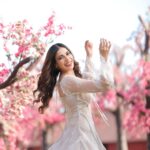 Palak Purswani Instagram - So I sneak out to the garden to see you We keep quiet, 'cause we're dead if they knew So close your eyes Escape this town for a little while ✨ Photographer @karanhenry Styled by : @cosmo_bydivya Outfit : @themeshstore.co Jewellery: @jam__collections Makeup: @makeupbydeepti Hair: @aartijethava_hairstylish Location: @setsinthecity.in