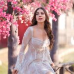 Palak Purswani Instagram - So I sneak out to the garden to see you We keep quiet, 'cause we're dead if they knew So close your eyes Escape this town for a little while ✨ Photographer @karanhenry Styled by : @cosmo_bydivya Outfit : @themeshstore.co Jewellery: @jam__collections Makeup: @makeupbydeepti Hair: @aartijethava_hairstylish Location: @setsinthecity.in