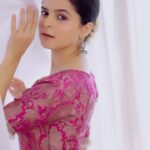 Palak Sindhwani Instagram - Dil Chota mat karo, Haar jeet toh lagi rehti hai! ❤️✨🫂 Outfit - @krupa_jain Shot by - @vikasgorule HMU - @shine_and_shadow_ . . #reelsinstagram #trendingreels #trendingsongs #reelitfeelit #fyp #ootd #indianwear #trending #slomo #explore #palaksindhwani