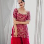 Palak Sindhwani Instagram - Intezaar..🌸 . . Clicked by - @vikasgorule HMU - @shine_and_shadow_ Outfit - @krupa_jain . . #postoftheday #festivevibes #ethnicwear #traditional #fyp #ootd #explore #palaksindhwani