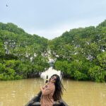 Parvathy Saran Instagram - Some memories never leave 💙 . Thank You @zuuzuuholidays for organising a fab trip to Varkala with my Family ✨ Amma is Happpy Max & she felt Sooper Comfortable throughout the Journey. Cheers to more trips together #ZuuZuuHolidays 🥂 Resort : @elixircliff Varkala Beach Kerala