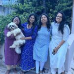 Parvathy Saran Instagram - Namma Atti 🖤 Friends that become family.. new house..new beginnings.. sooo happy to have these people in my life.. Nibbas of #MCC #Valsa #MKU & some sooper cool media friends 🥂 good vibes only & what an amazing day 🧿 memories !!! #housewarming Chennai, India