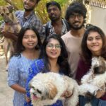 Parvathy Saran Instagram - Namma Atti 🖤 Friends that become family.. new house..new beginnings.. sooo happy to have these people in my life.. Nibbas of #MCC #Valsa #MKU & some sooper cool media friends 🥂 good vibes only & what an amazing day 🧿 memories !!! #housewarming Chennai, India