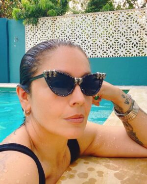 Pooja Bhatt Instagram - Hi! 😎🖤