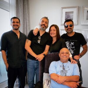 Pooja Bhatt Instagram - And five years later,life brings us back together! 🖤
#thebigreunion #oldfriendsarethebestfriends #thankyoudubai #thankyoulife