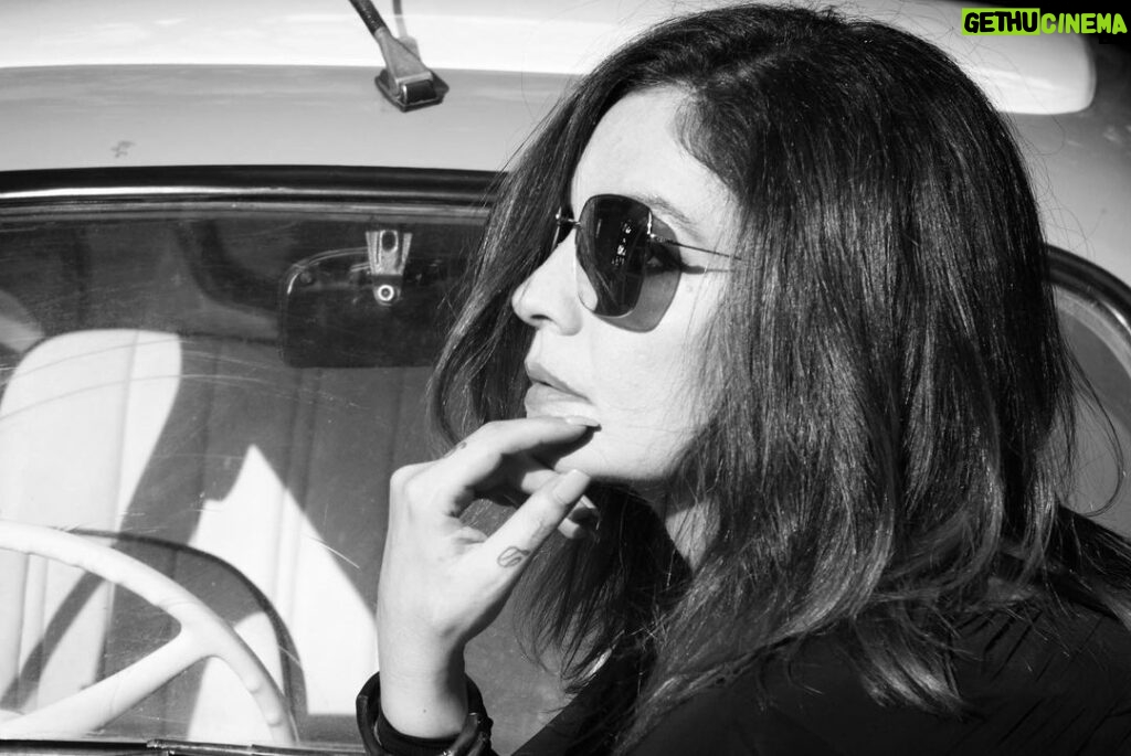 Pooja Bhatt Instagram - When you photograph people in color, you photograph their clothes. But when you photograph people in Black and white, you photograph their souls! Ted Grant 📸 @jayeshshethofficial #jayeshsheth #poojabhatt #jayeshshethschoolofphotography #poojabhattphotos #poojabhattimages