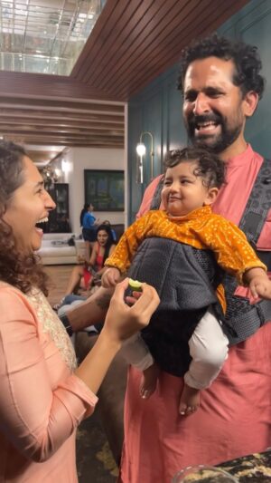 Pooja Ramachandran Instagram - Trying lime for the first time 😋🍋

Thank you aunty @shikha_appayya for this video 😄

#babyvideos #lime #babyeatinglime #babyexpression #funnybabyvideo #babyoy #kiaankokken #babyreels
