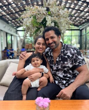 Pooja Ramachandran Instagram - We recreated some special memories with our little favourite travel buddy.. 🥰

Before Kiaan and after Kiaan 👶🏼♥️

#beforeafter #withourson