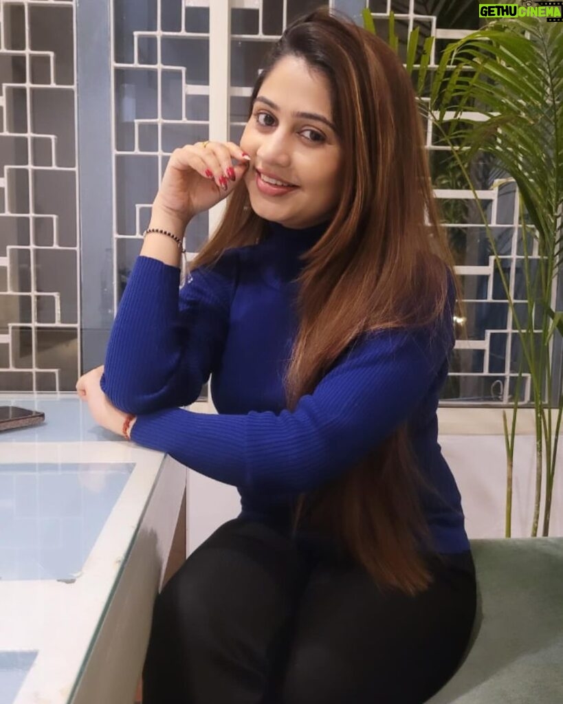 Poonam Mishra Instagram - Keep calm and winter on🧤🧣🧦