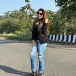 Poonam Mishra Instagram - Hey hey chalo na!!!! #travelling #artistlife #enjoytravelling #instadaily