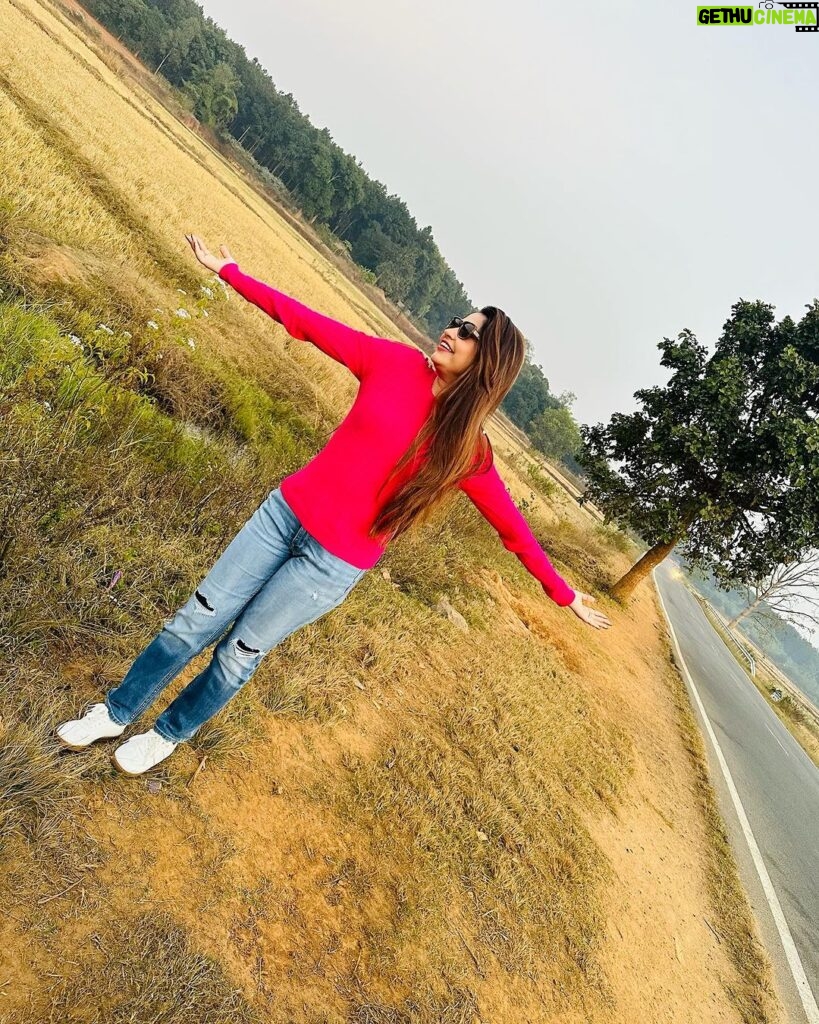 Poonam Mishra Instagram - Jobs fill your pocket, but adventures fill your soul. And I have job that fill my soul. #ilovemylife #travel #newplacestoexplore