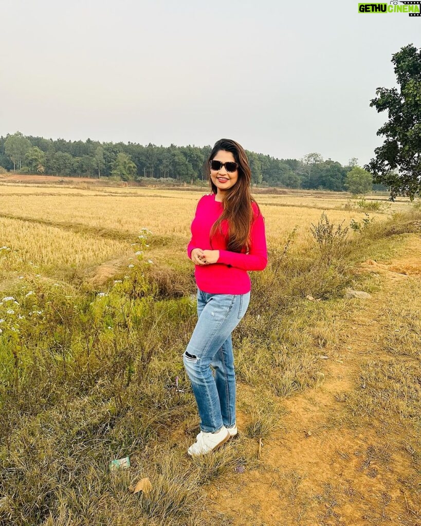 Poonam Mishra Instagram - Jobs fill your pocket, but adventures fill your soul. And I have job that fill my soul. #ilovemylife #travel #newplacestoexplore