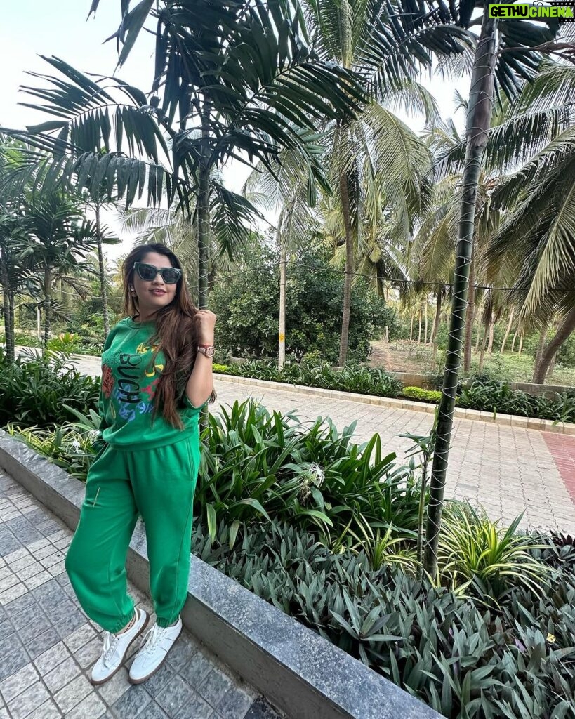 Poonam Mishra Instagram - Traveling is the best way to feed the soul and expand the mind….. 🧤🧣🎅🧦