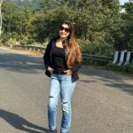 Poonam Mishra Instagram - Hey hey chalo na!!!! #travelling #artistlife #enjoytravelling #instadaily