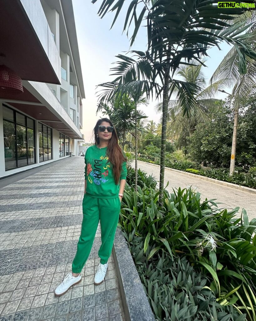 Poonam Mishra Instagram - Traveling is the best way to feed the soul and expand the mind….. 🧤🧣🎅🧦