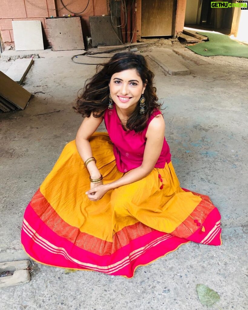 Poonam Rajput Instagram - Holi came few days early! 🤪 #colorful #indianwear #instagood @fabindiaofficial