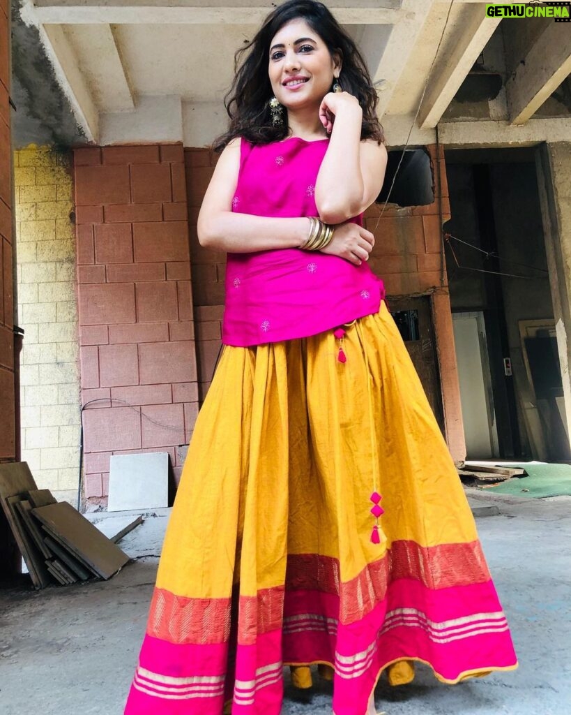 Poonam Rajput Instagram - Holi came few days early! 🤪 #colorful #indianwear #instagood @fabindiaofficial