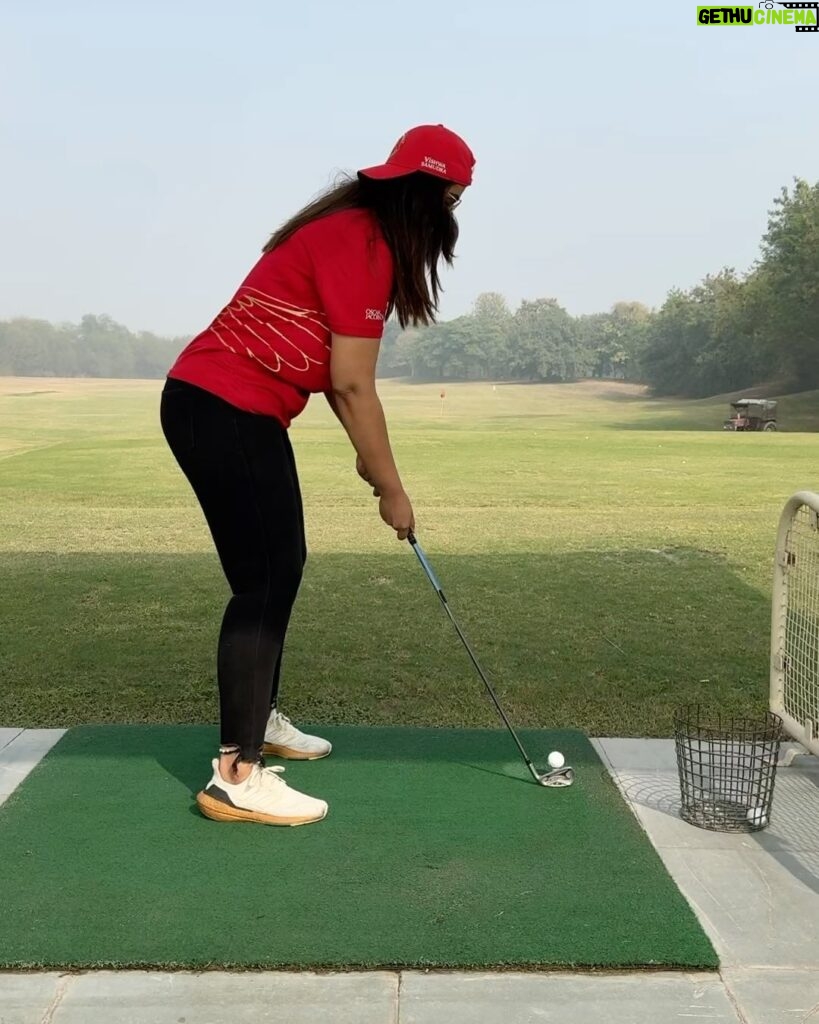 Prachi Tehlan Instagram - Last weekend was all about GOLF in Delhi ⛳️ @vs_goldeneagles 🥂 Class apart event ! @golftrickshotguy @mayastephanyphotography @nehatripathi92 @ridhimadilawari @camillalennarth @ishan17 @travelling_m_om @madhhuis #golfinglife #vishwasamudragoldeneagles #delhiwinters Delhi, India