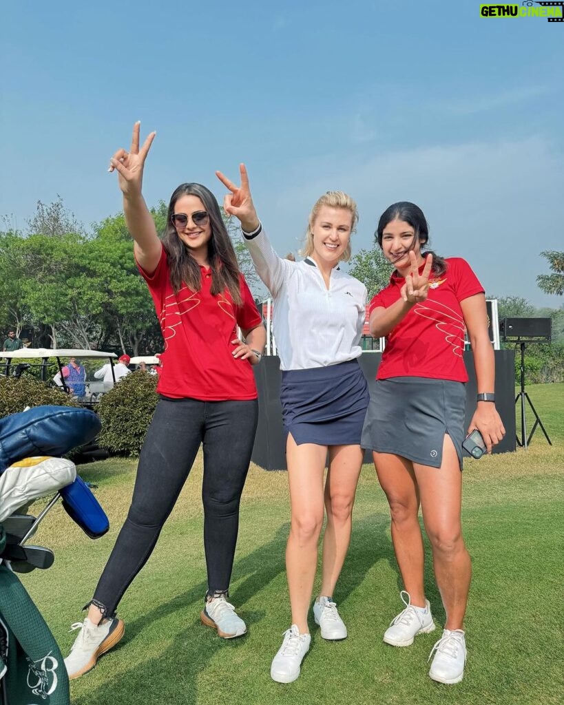 Prachi Tehlan Instagram - Last weekend was all about GOLF in Delhi ⛳️ @vs_goldeneagles 🥂 Class apart event ! @golftrickshotguy @mayastephanyphotography @nehatripathi92 @ridhimadilawari @camillalennarth @ishan17 @travelling_m_om @madhhuis #golfinglife #vishwasamudragoldeneagles #delhiwinters Delhi, India