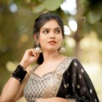 Pranika Dhakshu Instagram - எடுத்துக்காட்டிற்கு எங்கு போவேன்… நகலே இல்லா நறுமணம் அவள்….!!!!!🍃✨ . . Costume : @diademstore.in MUA : @sharanyas_makeupartistry Pc : @skmani_photography . . #pranikadhakshu #zeeawards #outfit #classy #black #diademuertos #zeeawards2023 #zeetamil #meenachiponnunga